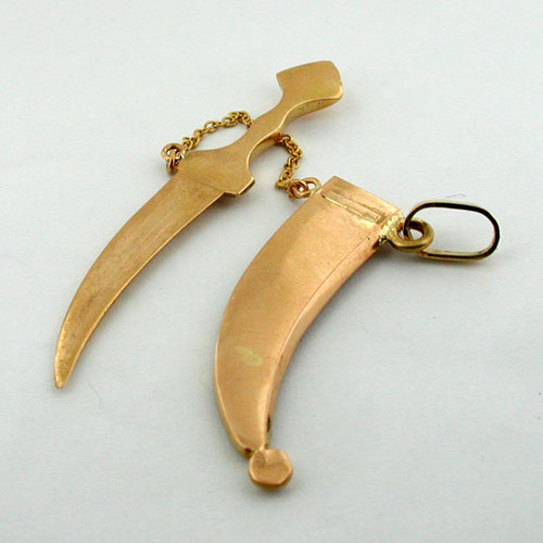 22K Gold Movable Dagger 22KT Filigree Sheath Vintage Charm Pendant